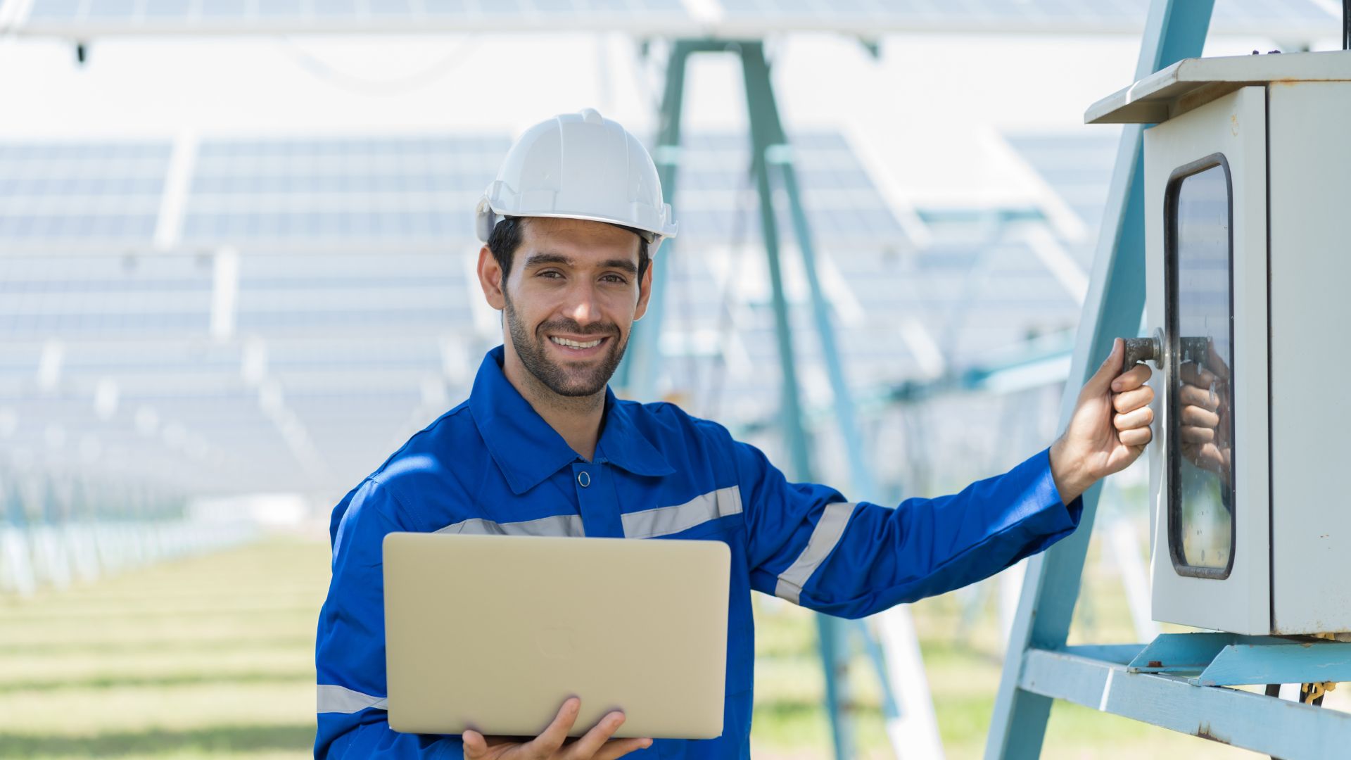 Self-Employed Electrician Hourly Rate in the UK: What You Need to Know?