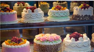 How Much Does a Cake Box Franchise Cost