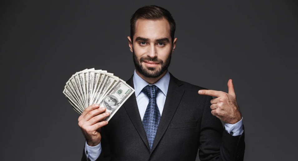 How to Report Someone for Working Cash in Hand and Claiming Benefits